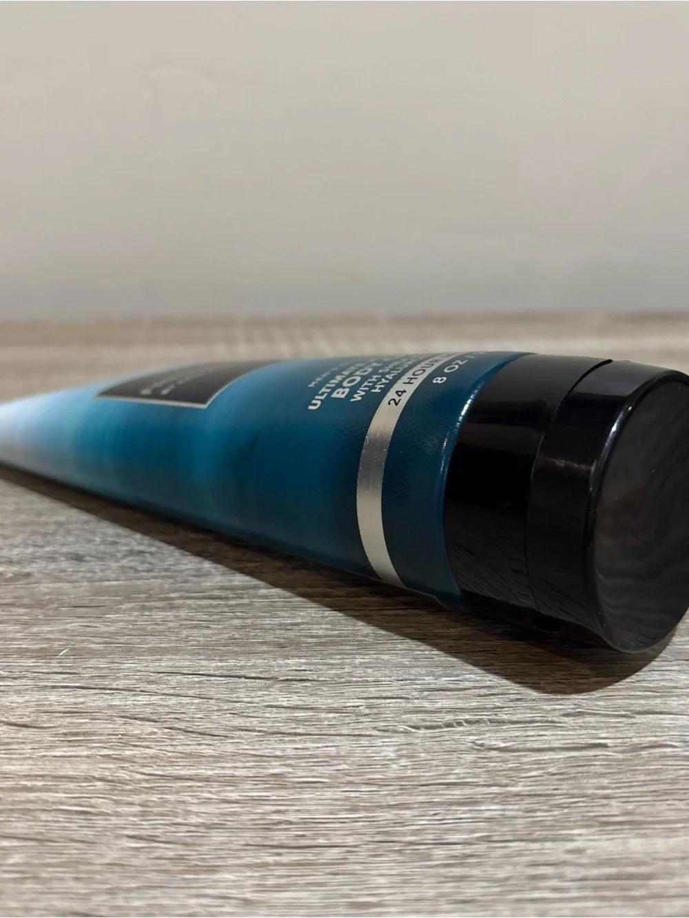 Bath & Body Works Freshwater Body Cream - Teal & White